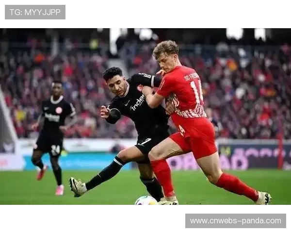 拜仁前锋凯恩左脚扫射破门,三次对阵弗赖堡均进球 拜仁前锋凯恩左脚扫射破门,三次对阵弗赖堡均进球